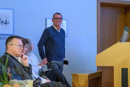 Deklica s piščalko-28